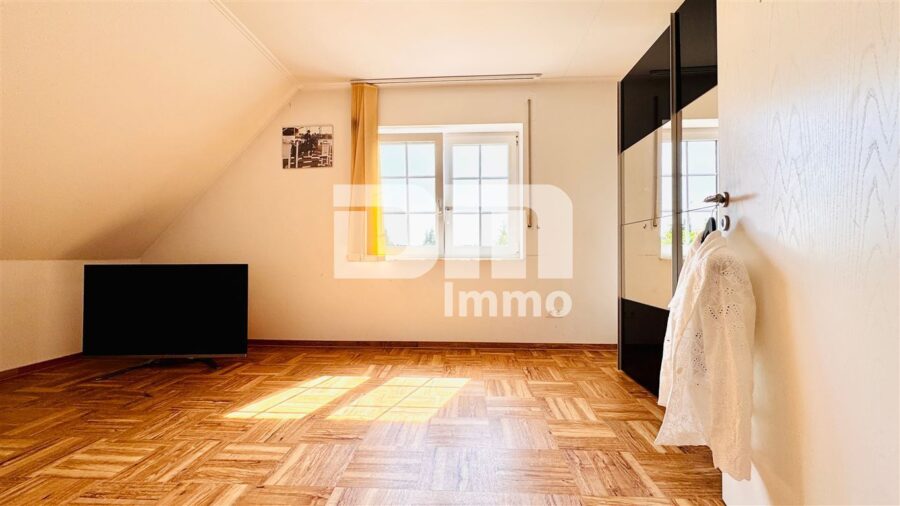 Hochklassiges Einfamilienhaus mit Einliegerwohnung in Bestlage auf großem Traumgrundstück - OG / DG Kinderzimmer / Gästezimmer